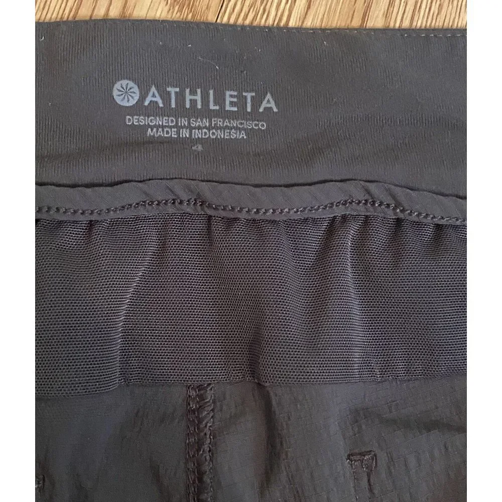 Athleta‎ Shorts Woman's Sz 4 Gray Multiple Pockets Hiking Walking Lightweight G